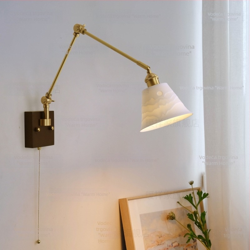 Zidna lampa u američkom stilu vintage, podesiva za spavaću sobu s keramičkim sjenilom, bakreno tijelo, masivno orahovo drvo, mosazni savijajući rameni