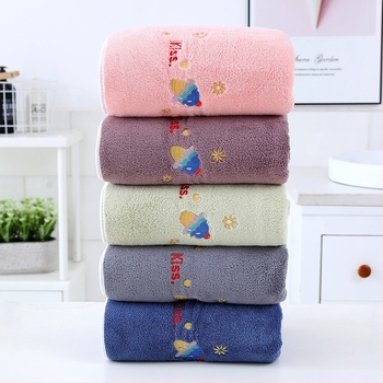 Krpa za lice, visokog gustoće koralni fleece, izvezen logotip, vlakno 8020, 80-100 g