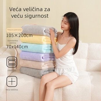 Dječji ručnik od koralnog flisa, 120D, 300–400 g, brzo suši, s rubnim šivanjem.