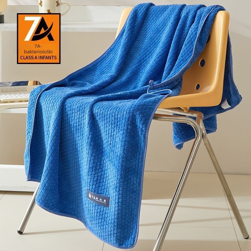 Koral Velvet kupaonski ručnik – ženski, mekan, upija, brzo suši; poliester 150D Jacquard, težina ispod 100 g