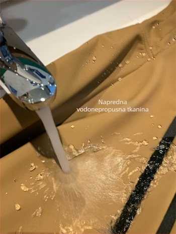 Vanjska soft shell jakna s kapulijom — vjetrootporna i vodootporna, prozračna; prednji zip; vanjski i podstava 100% poliester; 3D patch džepovi