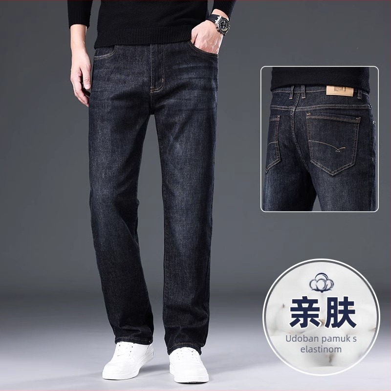 Muške crne traperice, opuštenog ravnog kroja, rastezljiv denim, proljeće–jesen 2025