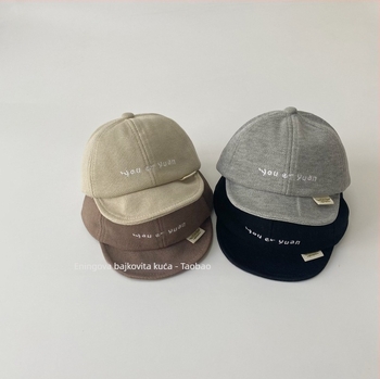 Bejbi kapa od pamuka s kupolastim oblikom i kratkim vizorom, topla i otporna na vjetar za uzrast 1–2 godine, zimski model 2024