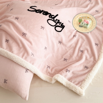 Deka od mliječnog fleiesa | Geometrijski i karikaturalni uzorak | Težina 1500–2000 g | Za sve sezone | INS stil