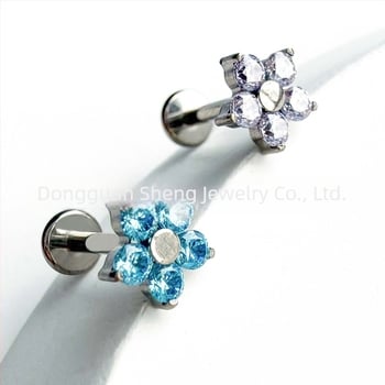 NAUŠNICE s pet latica cvijeta od titanija G23, cirkon kristali, unutarnji navoj, geometrijski oblik