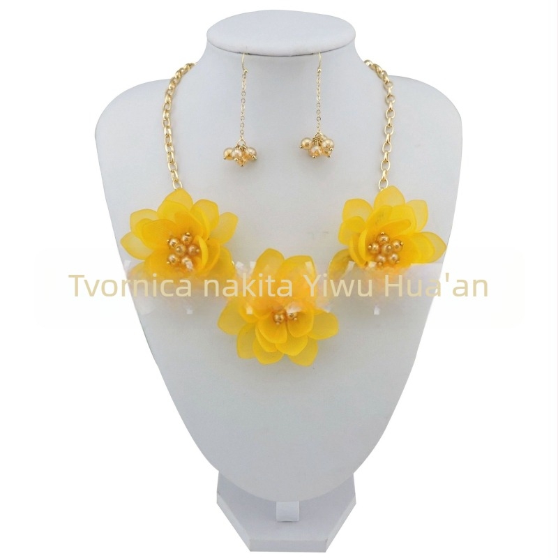 Set ogrlice i naušnica s cvjetnim dizajnom, materijal plastika/smola, ručna izrada, lanac: običan lanac, težina 68 g