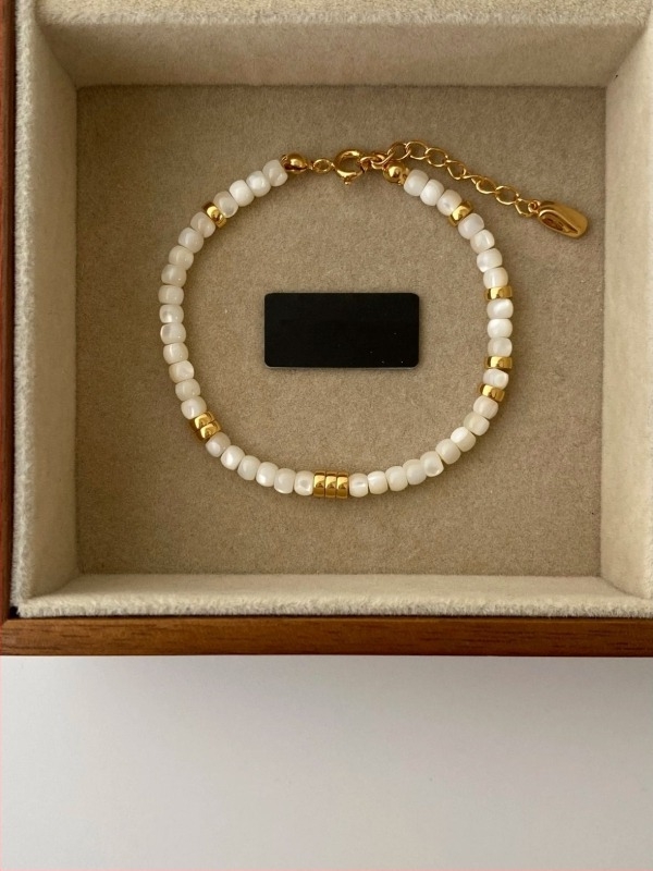 BYG tirkizna narukvica za žene, ručno izrađena, minimalistički stil, zima 2024