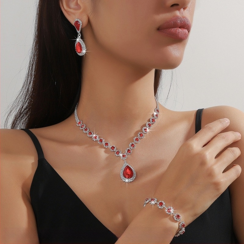 Set nakita: ogrlica, naušnice i narukvica – rhinestones; elektroplatirani završetak; lanac u obliku figure; privjesak od umjetnog kristala; uzorci: srce, kapljica, zvon