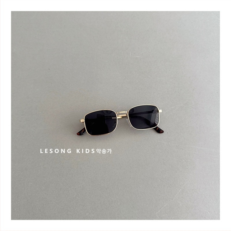 Dječje sunčane naočale – kvadratni okvir, plastične leće, UV380 zaštita, plastični okvir, zaštita od sunca kategorija 2