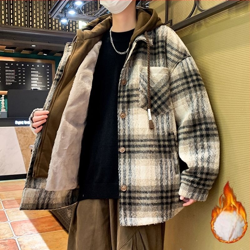 Muško zimsko jakna slobodnog kroja, s fleksem za podstava i punjenjem od pamuka, karirani vuneni materijal, zatvarač na zip, rever, 3D džepovi