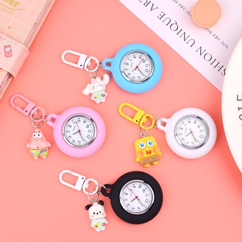 Džepni sat za medicinske sestre – svjetleći u mraku crtani stil, kvarcni mehanizam, okrugli brojčanik