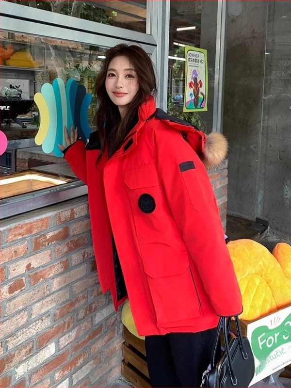 Down jakna za ekstremni mraz, srednje duljine, poliester, punilo bijeli patka puh 85-90%, labavi kroj, kragna s krznom, odvojiva kapuljača, zimski model 2025