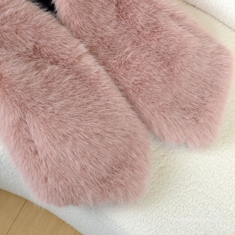 Prsluk od zajeće kože, V-izrez, bez rukava, ultra kratka duljina, proljeće 2025, stil kraljevske sestre