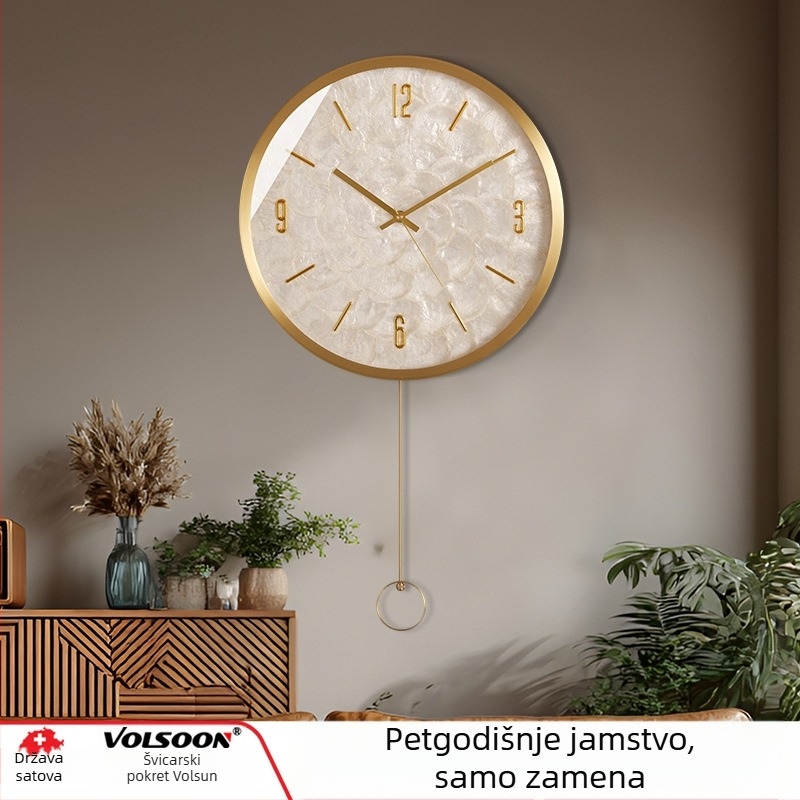 Zidni sat — okruglog oblika, mjedeno kućište, brojčanik od školjke, kvarcni mehanizam, napajan baterijom