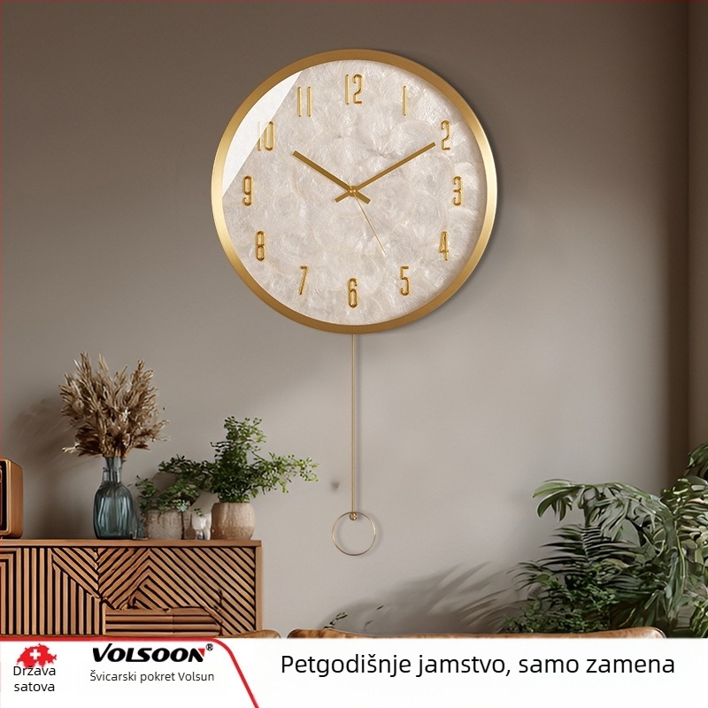 Zidni sat — okruglog oblika, mjedeno kućište, brojčanik od školjke, kvarcni mehanizam, napajan baterijom