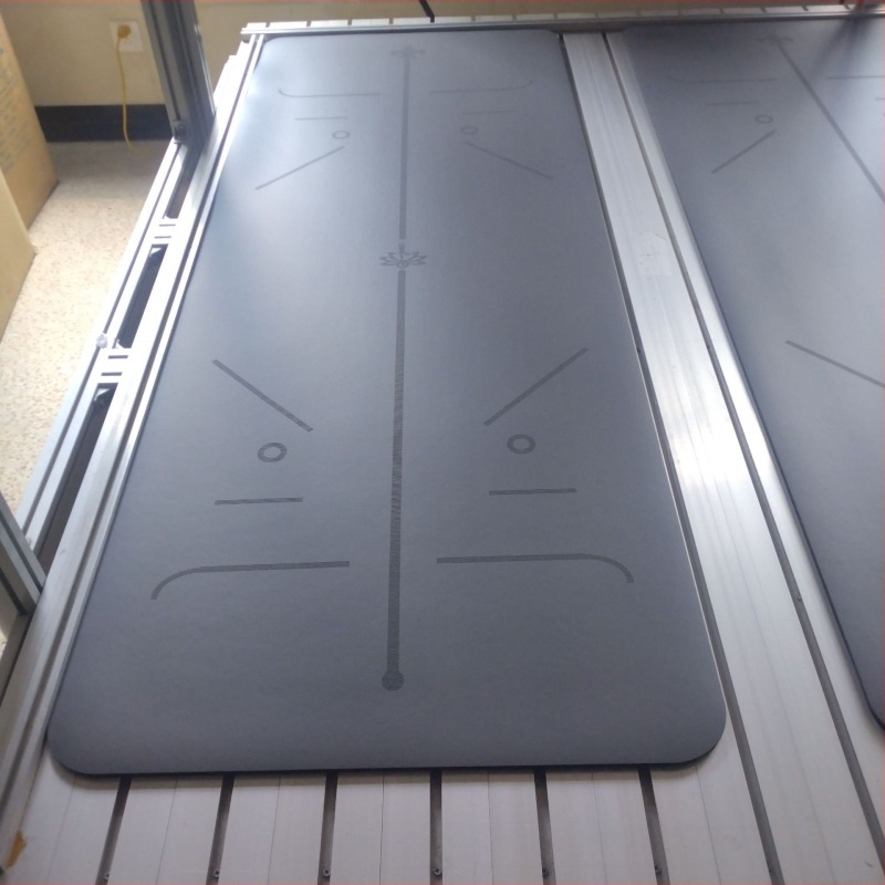 Joga podloga Ten Thousand Enemies — PU i prirodna guma, protuklizni obrazac držanja tijela, debljina 5 mm, težina 3300 g, prilagodljiva obrada i licencirana privatna marka