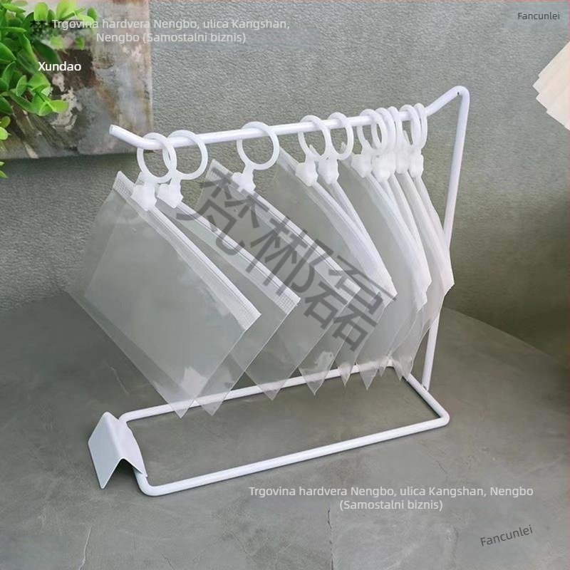 Stalak za izlaganje nakita — umjetnički stil, proljeće 2023