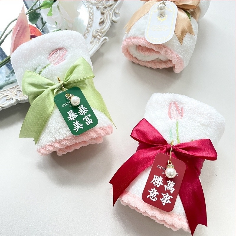 Ručnik s resicama u obliku tulipana – tkani materijal, uvoz, svadbeni dodatak