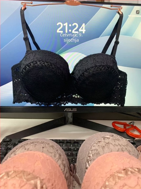 Čipkasti push-up grudnjak set, košarice 3/4, gornji dio tanak, donji dio deblji, čvrste naramenice, stražnje zatvaranje s tri reda
