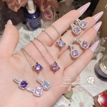 Set nakita: naušnice i ogrlica sa kvadratnim privjeskom, bakar, inlay, pozlaćeni umjetni dragulji, motivi Ljubav, Kap vode, Zvon