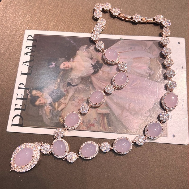 Bakreni set nakita — VIVENTE, elektroplatirano, ogrlica + naušnice + ručni dodaci, retro stil