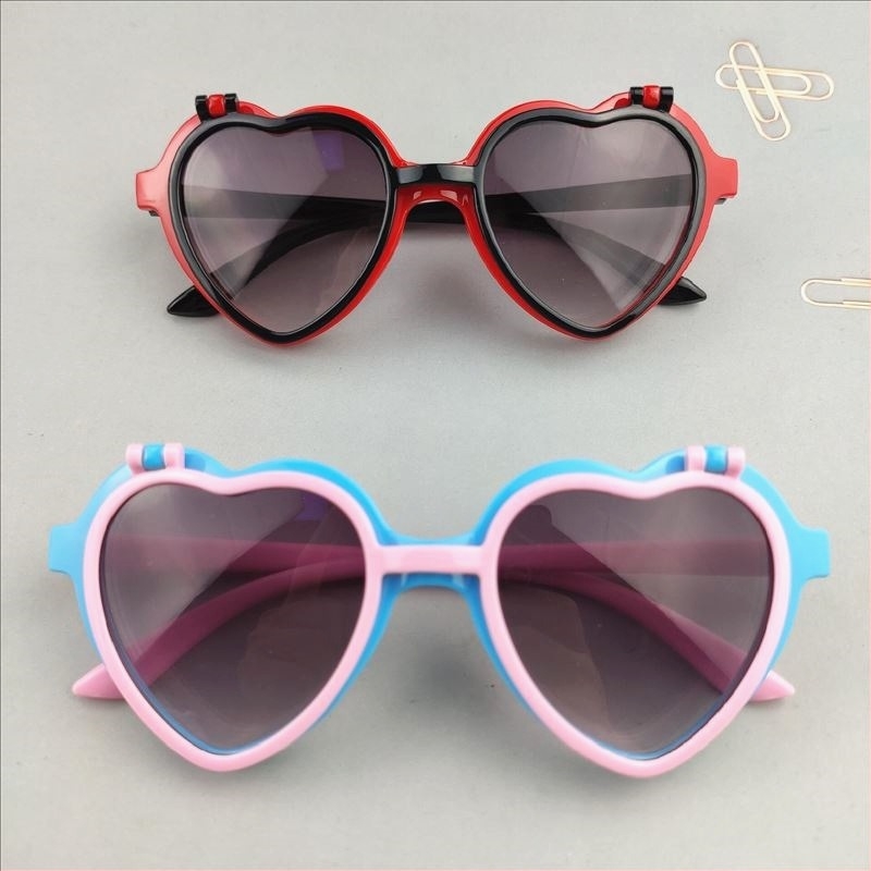 Dječje sunčane naočale s kartičnim srcem i preklopnom dekoracijom, okrugli okvir, UV380 zaštita, leće AC, okvir PC, Kategorija 2