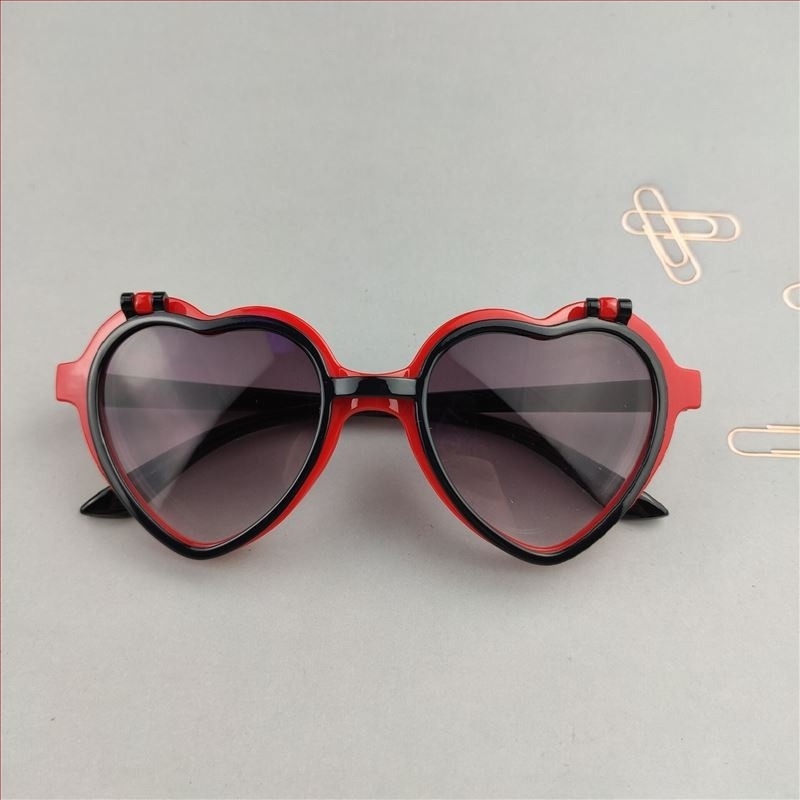 Dječje sunčane naočale s kartičnim srcem i preklopnom dekoracijom, okrugli okvir, UV380 zaštita, leće AC, okvir PC, Kategorija 2