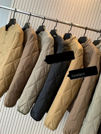 Pamukom punjena jakna, reverzibilna, s poliester punjenjem i podstavom, jednoredno zatvaranje, bez ovratnika, zimska, s više džepova