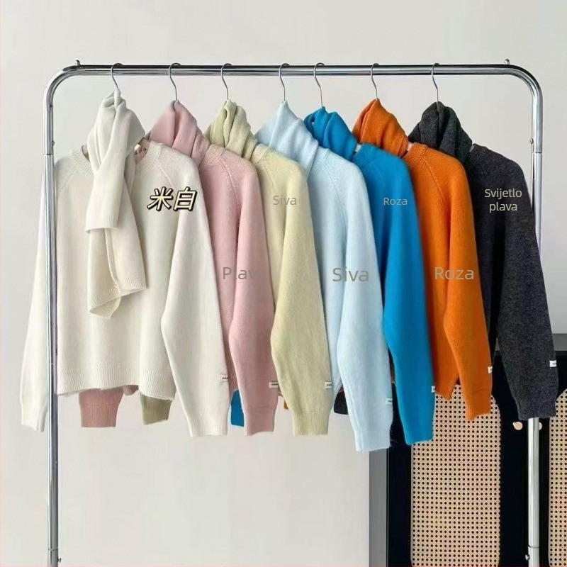 Pleteni pulover s kapuljom i šalom oko vrata, prugasti uzorak, mješavina poliestera i akrila, standardna duljina