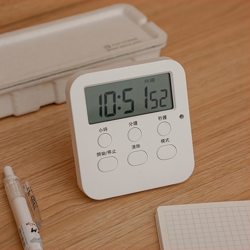 Stolni digitalni budilnik s alarmom, baterijsko napajanje, ABS brojčanik, plastično kućište, jednostavan dizajn