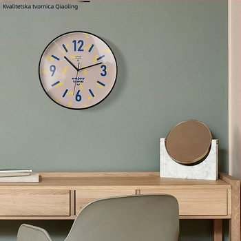 Projekcijski sat s kvarcnim mehanizmom Swiss ETA, kružno plastično kućište, stakleni brojčanik, napajanjem baterijama, analogni pokazivač i LCD zaslon