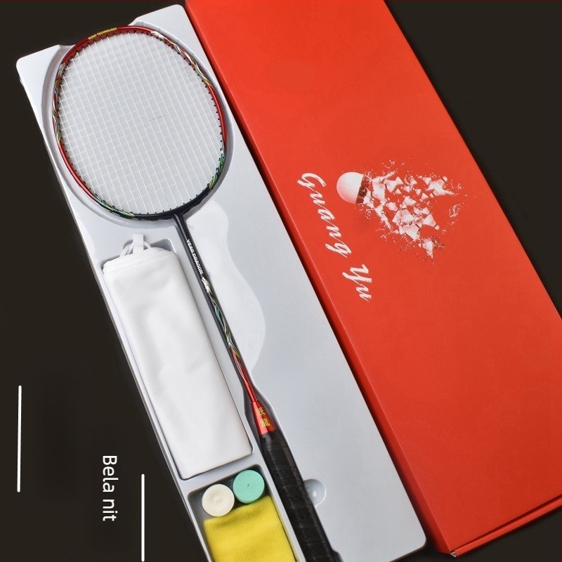 Raketa za badminton - okvir od karbonskih vlakana, težina 75–79 g, tip udarca pravac, debljina drške G-5