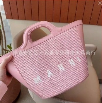 Rafija torba, cilindričnog oblika, platnena podstava, otvoreni vrh, gradski minimalistički stil