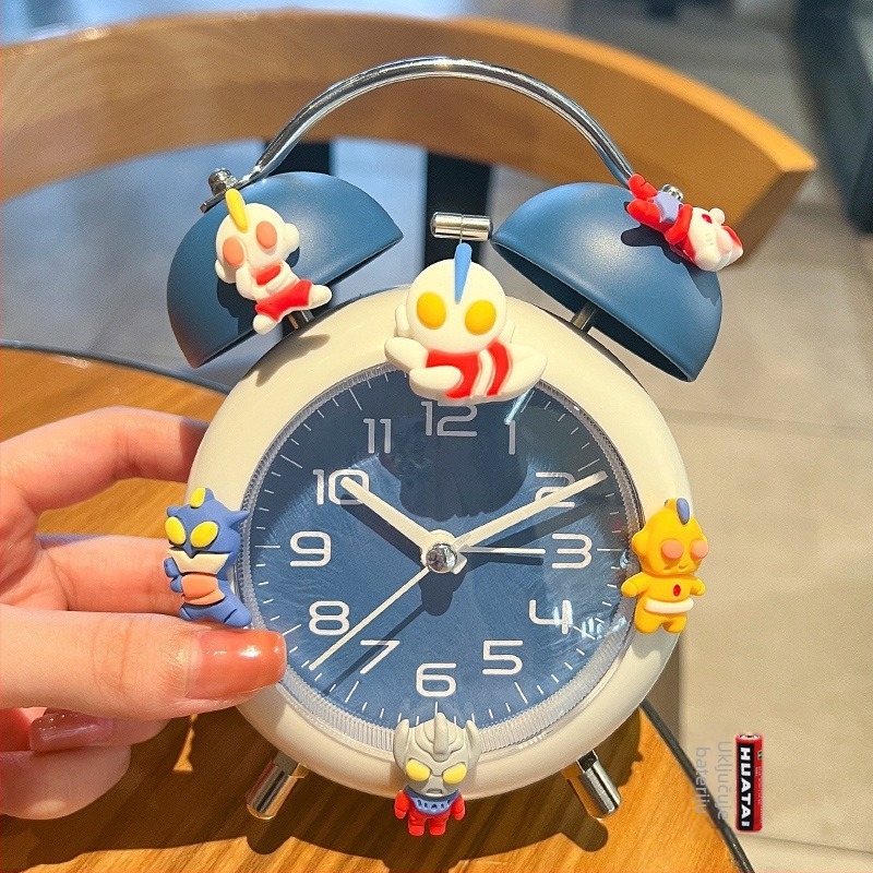 Alarmni sat | LED zaslon i analogne kazaljke, napajanje baterijama, kućište i brojčanik od smole, debljina 10 mm