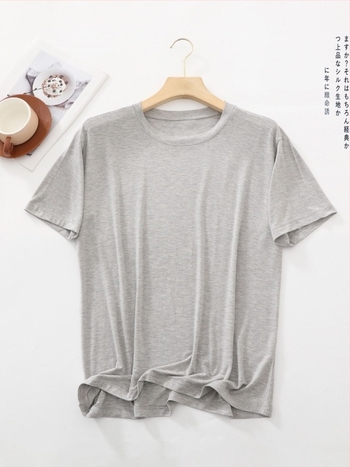 Muška majica kratkih rukava od modalnog materijala, okrugli izrez, ležeran kroj, lagano prozračna za ljeto