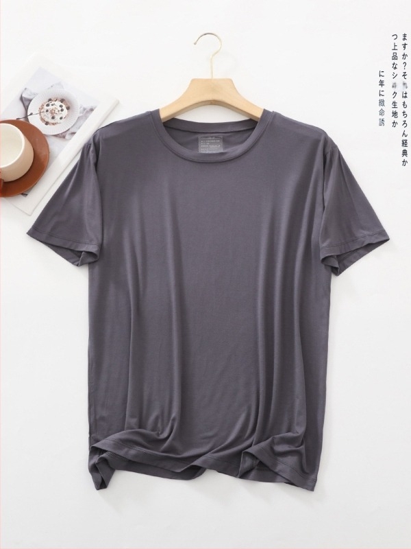 Muška majica kratkih rukava od modalnog materijala, okrugli izrez, ležeran kroj, lagano prozračna za ljeto