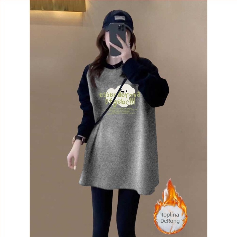 Ženski top srednje duljine, dvobojni baršunasti materijal, dugi rukavi, zaobljen izrez, opuštena silueta, materijal od zajčjeg krzna, model s slovima, proljeće