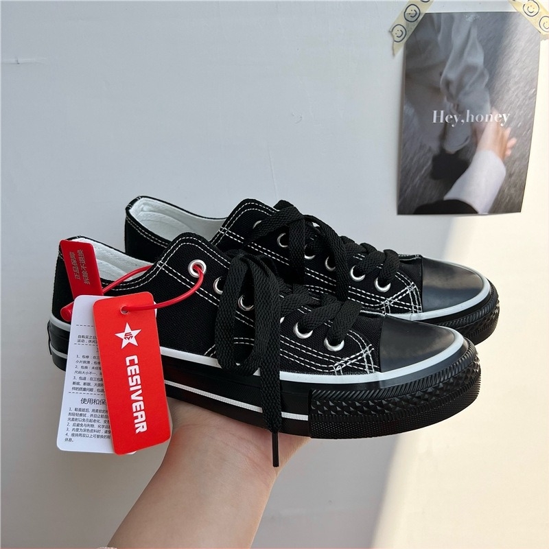 Muške tenisice od platna, niskog profila s vezicama, šiljat nos, gornji dio od platna, prozračna podstava od platna, gumeni potplat