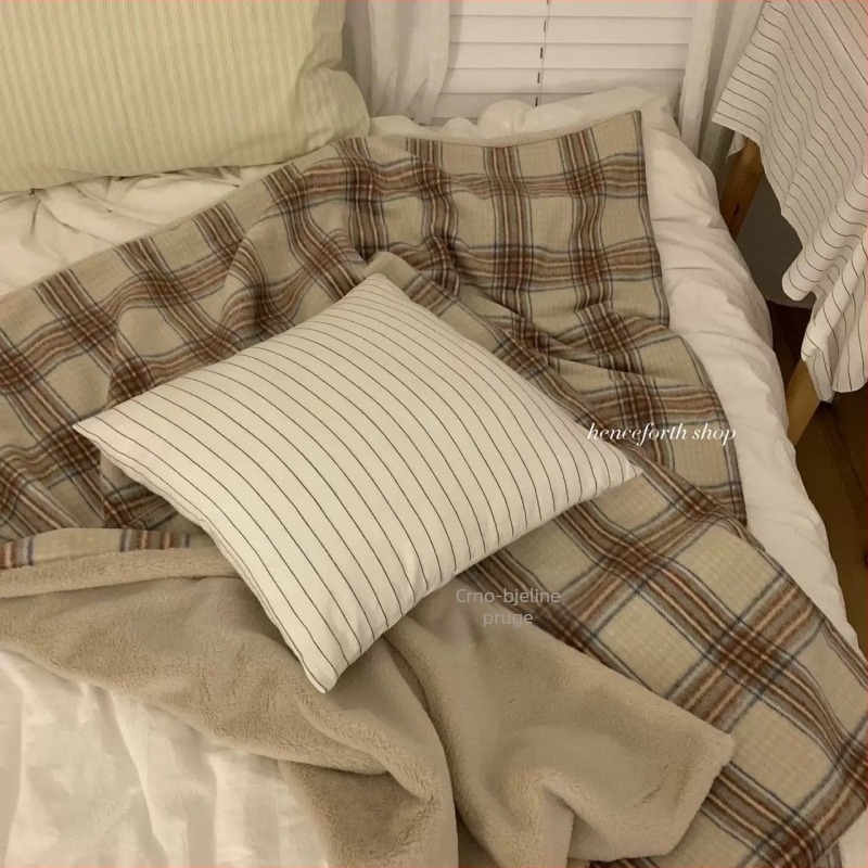 Jastučnica od pliša s PP pamuk punjenjem; jedinstven dizajn; tiskana tkanina; moderni minimalistički stil; mogućnost prilagodbe.