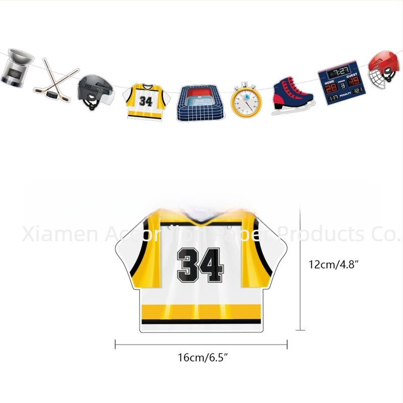 Set za dječju rođendansku proslavu s temom hokeja — ukrasi za tortu s hokejskim zastavicama, baloni, znaci za vrata i viseće kartice; geometrijski dizajn, moderan i minimalistički; materijal: premazani papir.