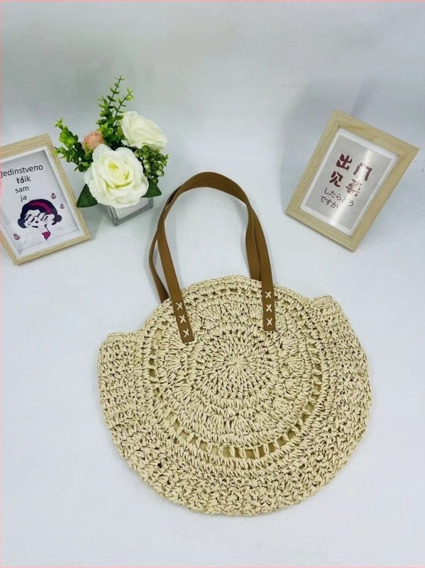 Okrugla pletena torba od slamnate trave za rame – gradski jednostavan stil, zatvaranje na zip, laminirano unutarnje, jedan remen, proljeće 2025
