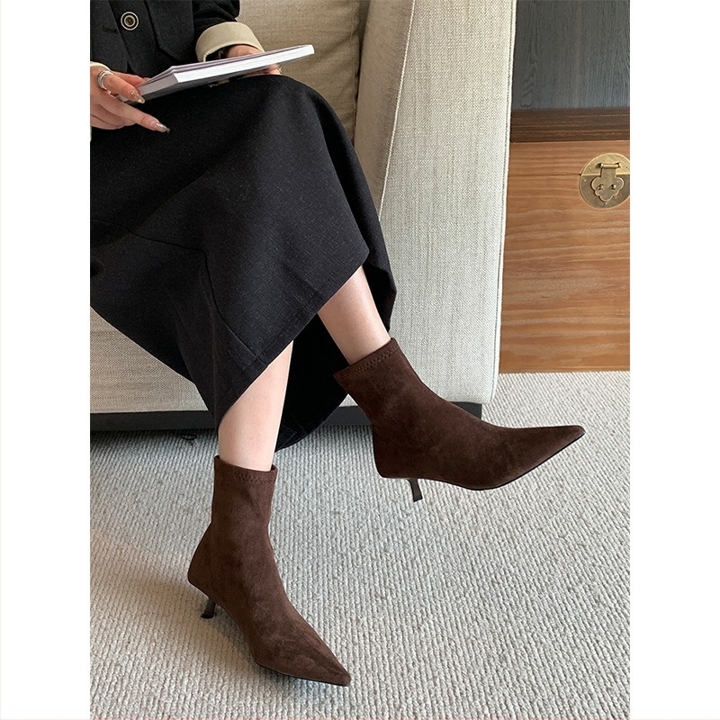 Ženske gležnjače s oštrim nosom, gornji dio od mikrovlakana, tanak visoki potpetica 6–8 cm, gumeni potplat