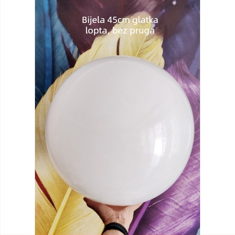 Bijela napuhiva joga lopta s matnom površinom, rekvizit za pozornicu snimanja