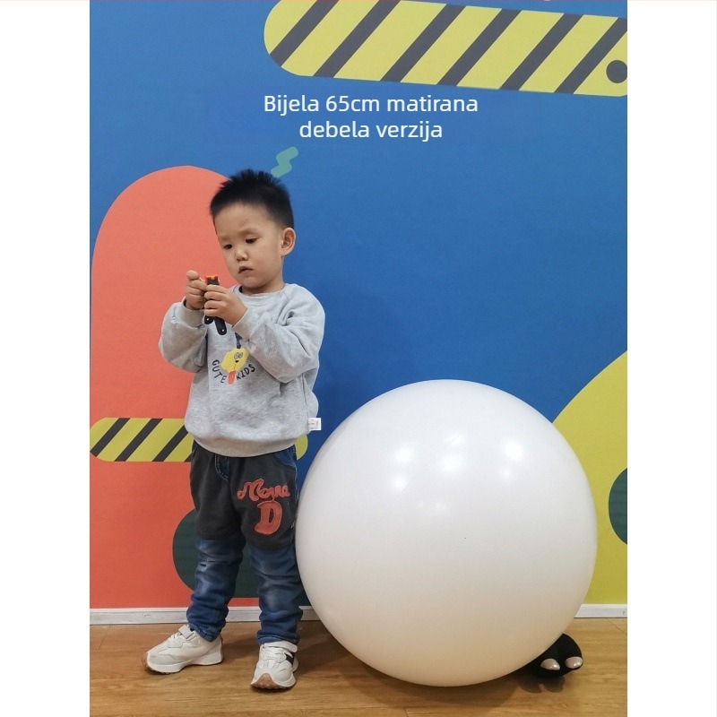 Bijela napuhiva joga lopta s matnom površinom, rekvizit za pozornicu snimanja
