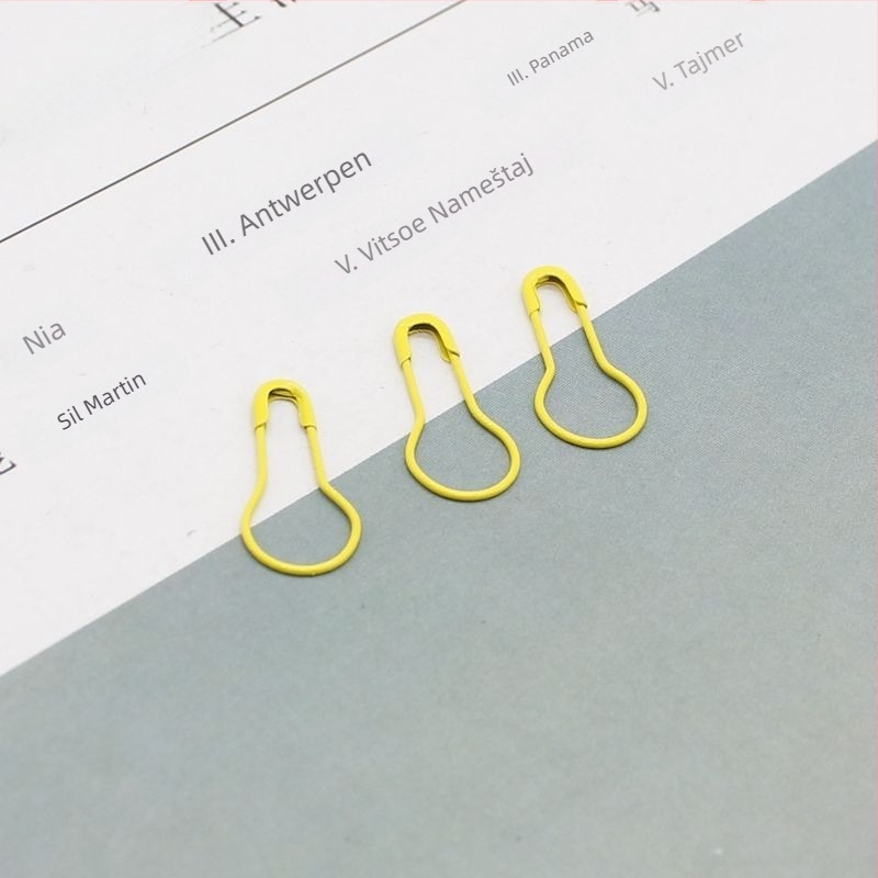 Šarene igle za nevidljivo učvršćivanje odjeće – mini kopče za ovratnik i prsnu etiketu, Marka Unique, ljeto 2021