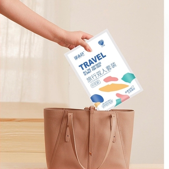 Jednokratni putnički hotelski set posteljine: plahta, navlaka za pokrivač, jastučnica – 4-djelni set; Materijal: netkano vlakno; Marka: Royal Color; Rok trajanja: 360 dana