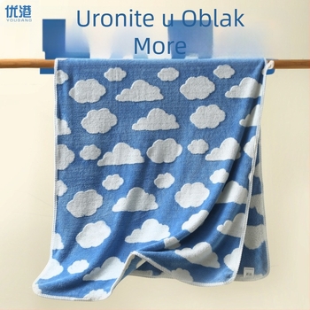 Četverodjelni set za parove: kućne ogrtače i ručnike od koralnog flisa s jacquard uzorkom oblaka