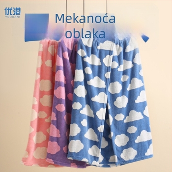Četverodjelni set za parove: kućne ogrtače i ručnike od koralnog flisa s jacquard uzorkom oblaka
