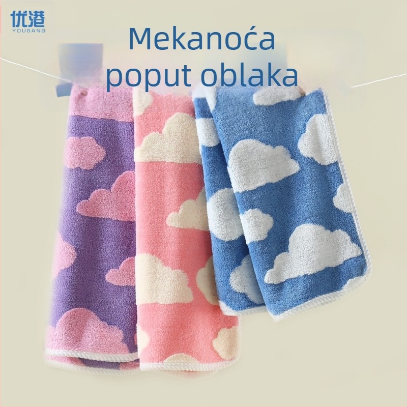 Četverodjelni set za parove: kućne ogrtače i ručnike od koralnog flisa s jacquard uzorkom oblaka