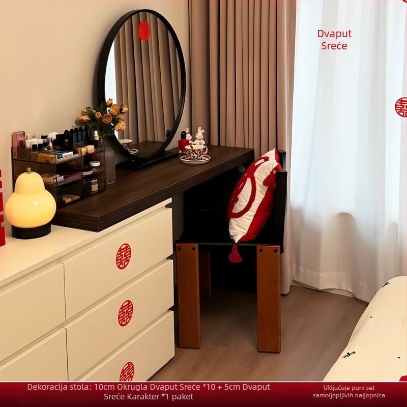 Set dekoracija za svadbenu spavaću sobu – jednostavan i elegantan zid iza naslona kreveta, platnene ukrase i naljepnice sretnih riječi
